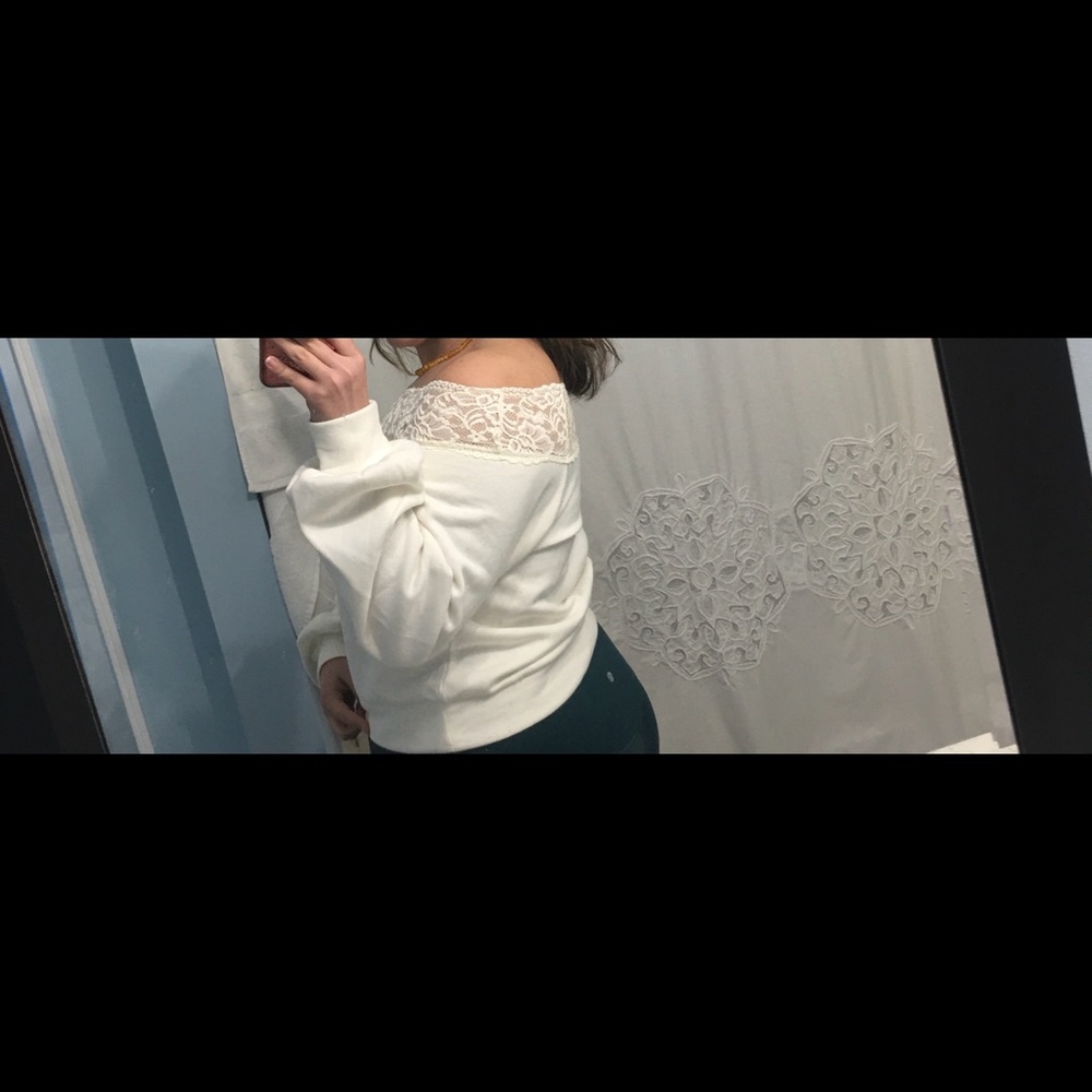 Off the shoulder sweater - Picture 2 of 6